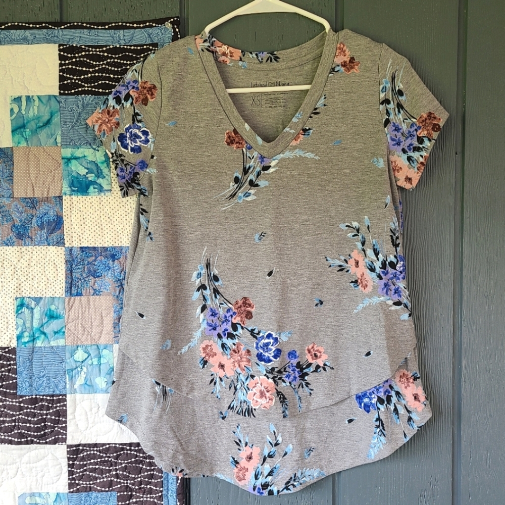 Latched Mama XS T-shirt